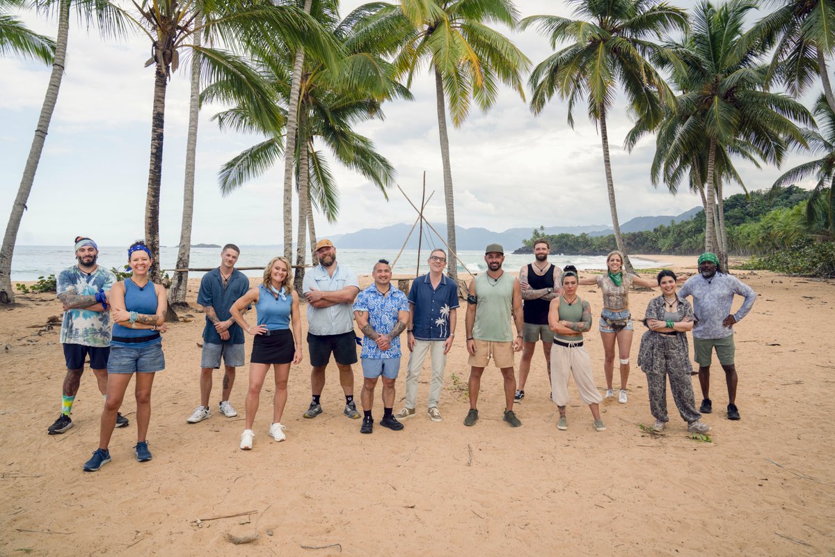 FoodNetwork's tweet image. 🏖️ NEW 🏖️ In the most extreme evolution of #Chopped ever, stranded chefs will battle each other and the elements as they compete on a remote island where survival skills are just as critical as culinary talent 🔪 Don't miss the premiere of #ChoppedCastaways, hosted by