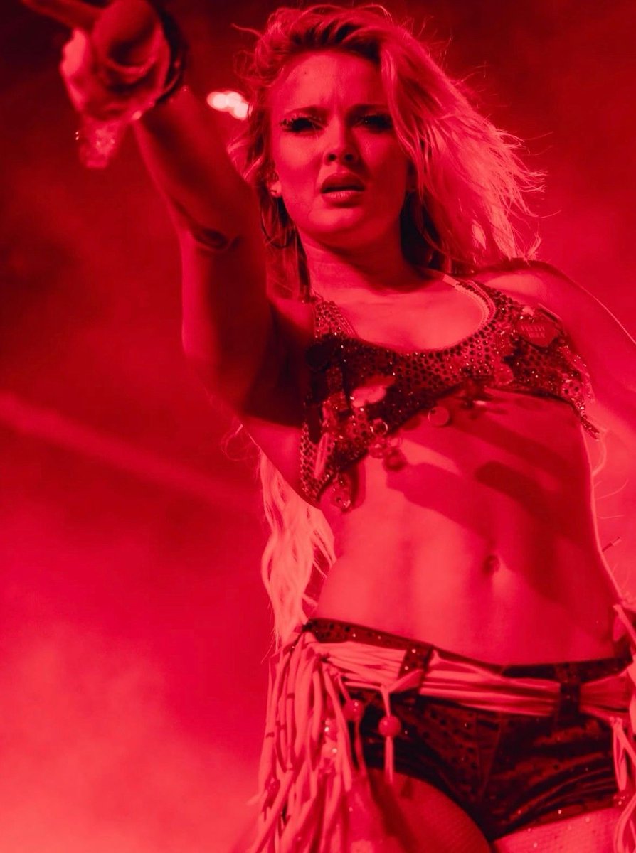glittermagazine's tweet image. Zara Larsson shares snapshots from her Nashville concert on her ‘Midnight Sun’ tour. 🌸☀️

#ZaraLarsson #MidnightSun