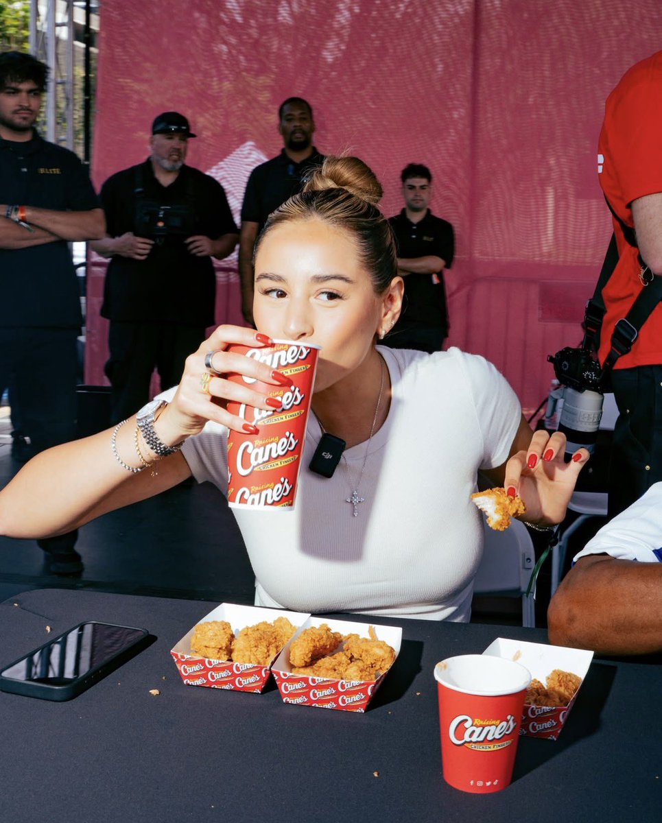 YesChefFoodFest's tweet photo. Contestants came hungry and left legendary @raisingcanes  #YesChefFoodFestLA #YesChefFoodFest #YesChef https://t.co/JOmQogkOTz