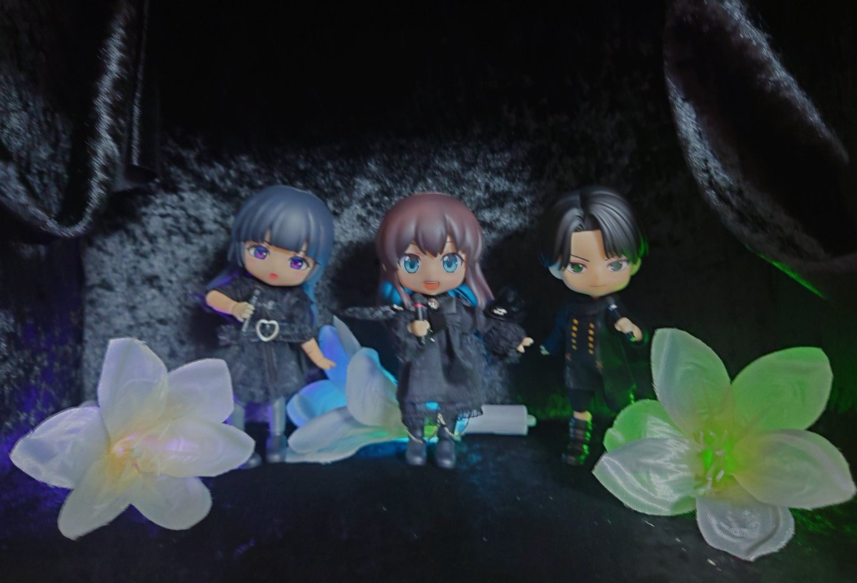 schwarz1335's tweet photo. 【RiRiUM 1st Album 『Prium』】
"SPIDER"
きれいに咲く花の近くで待っていれば
獲物は自分から寄ってくる🕷️
糸を手繰り絡め取り
気がつくともう逃れられない
その繰り返し
その糸を切れるか切れないか
切るか切らないかは貴方次第🕸️
#RiRiUM💐💜🩵💚
#Prium https://t.co/WWfw0gjM1I