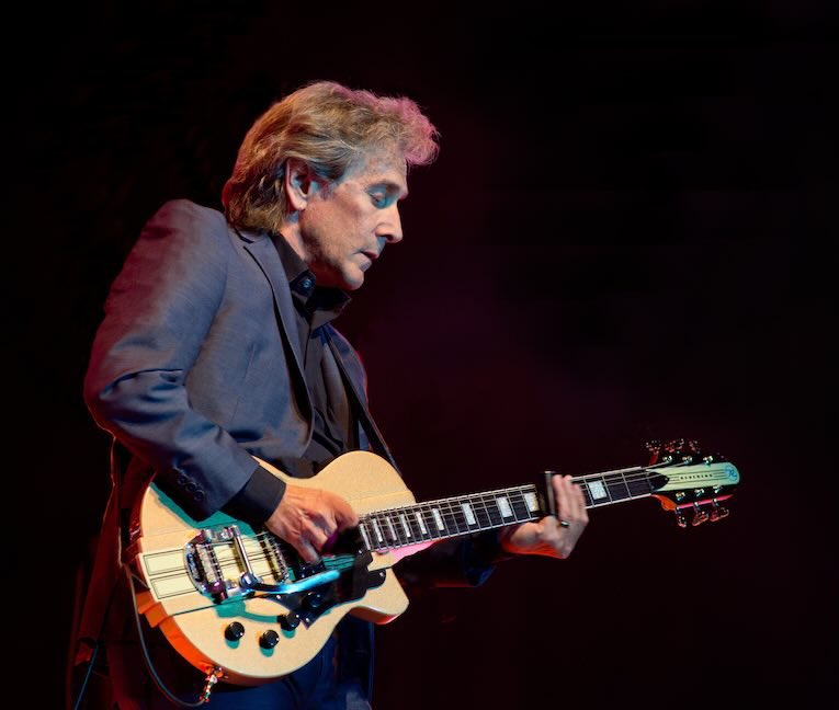 RockBluesMuse's tweet image. Video Premiere: Rick Vito ‘Vegas Jump’ from his new album ‘Slidemaster’. A Grammy nominated guitarist, singer, producer, Vito is a revered guitar player. Check this out! 
rockandbluesmuse.com/2026/04/07/vid… #Rickvito #slideguitar #premiere