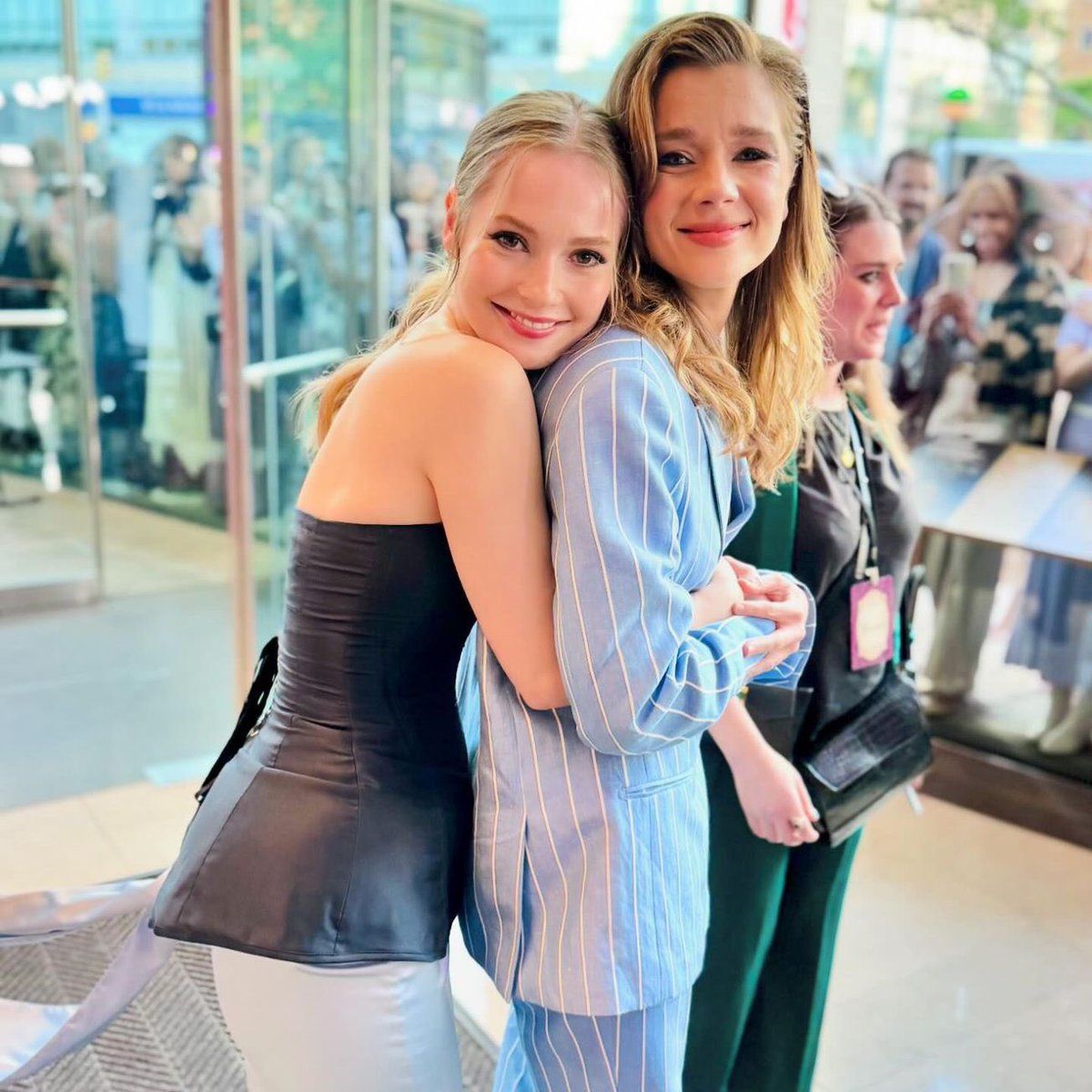hcsiequake's tweet photo. i love that we will probably have a lot of hannah and claudia content next year , my shaylas 🫶🏻 https://t.co/qlfTSnJ6po