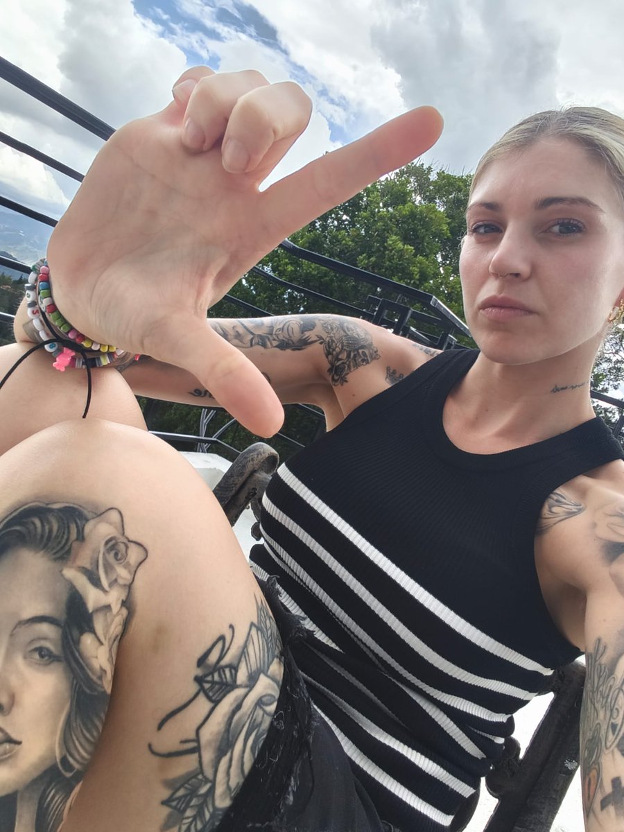 Diosa Leyla tweet media