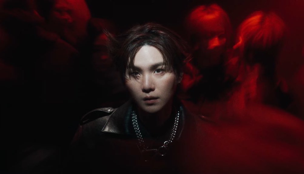 mnisnooze's tweet photo. yoongi Hooligan MV https://t.co/7iFstTLSNu