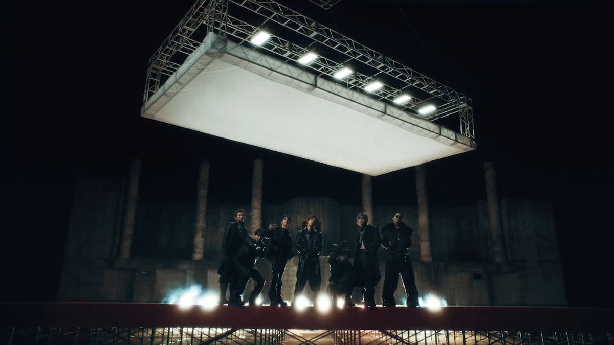 intro:night 🧭 tweet media