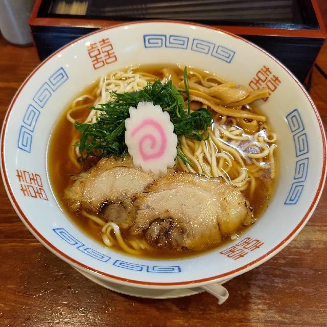 tyu_sen's tweet photo. 魚介中華そば（大盛） at 麺屋 隊長

安定して美味い  #毎日がラーメン https://t.co/ShOdGmwscx https://t.co/oW0z7mN26B