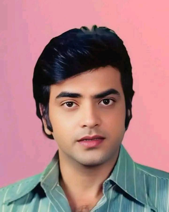 FRajMovies's tweet photo. @rajib14 @EktaaRKapoor @balajimotionpic @longliveyakuza @filmyaashiq @aspalod @vittalbalaji @DilipThakur2007 Long live Gurudev #Jeetu ji #JumpingJack #Jeetendra #HappyBirthdayJeetendra https://t.co/2GCXXidqjr