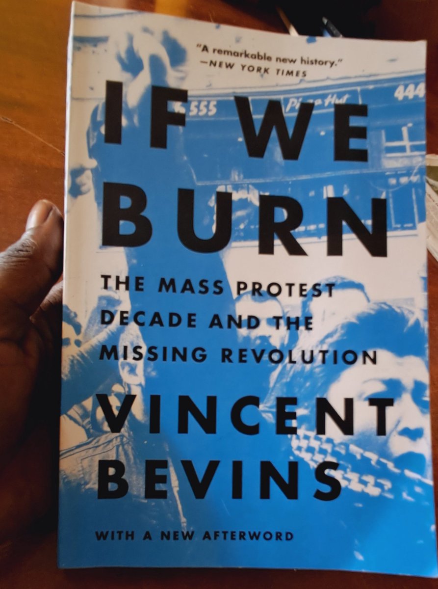 peopletheatre1's tweet image. "IF WE BURN"
Today, we had an amazing discussion with comrade Vincent Bevins on his new book that outlines on  Mass protest decade and the missing revolution.. from 2010, the world has witnessed different uprising that do not lead to a revolution.

Join us tomorrow at Macmillan!