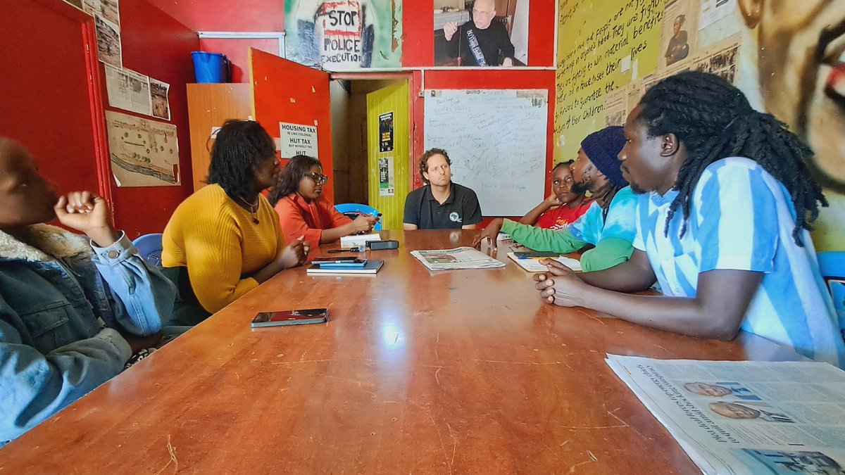 peopletheatre1's tweet image. "IF WE BURN"
Today, we had an amazing discussion with comrade Vincent Bevins on his new book that outlines on  Mass protest decade and the missing revolution.. from 2010, the world has witnessed different uprising that do not lead to a revolution.

Join us tomorrow at Macmillan!