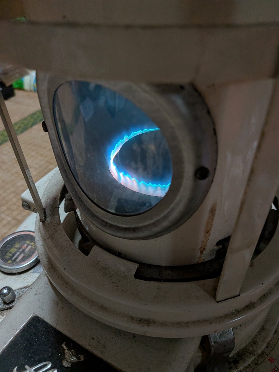 だって寒いんだもん 4/8
#Aladdin #アラジンストーブ