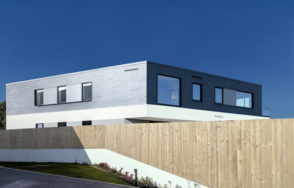 RoofingToday's tweet image. To align with the #architect’s #sustainability ambitions, CUPACLAD 101 Logic was installed on the upper #façade of each of new build home constructed at Rosebury Farm.
🔗 Read more about the eco-friendly project in the latest Roofing Today Bulletin: roofingtoday.co.uk/cupaclad-101-l…