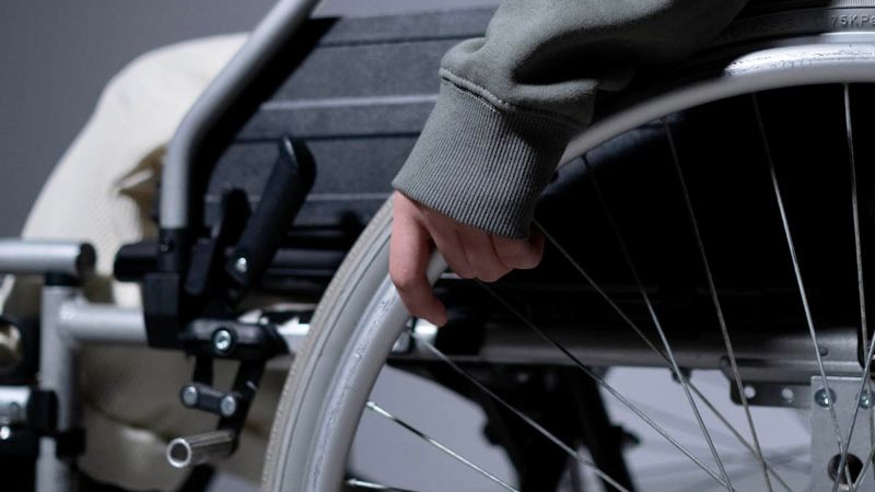 Pascua sin pascua en la calle sucia de Tribunales
Por Silvana Melo
Pascua sin pascua en la noche sucia de CABA. Basura, abandono y una fauna excluida. En diagonal a Tribunales un cajero automático donde duerme alguien en silla de ruedas.
 pelotadetrapo.org.ar/pascua-sin-pas…