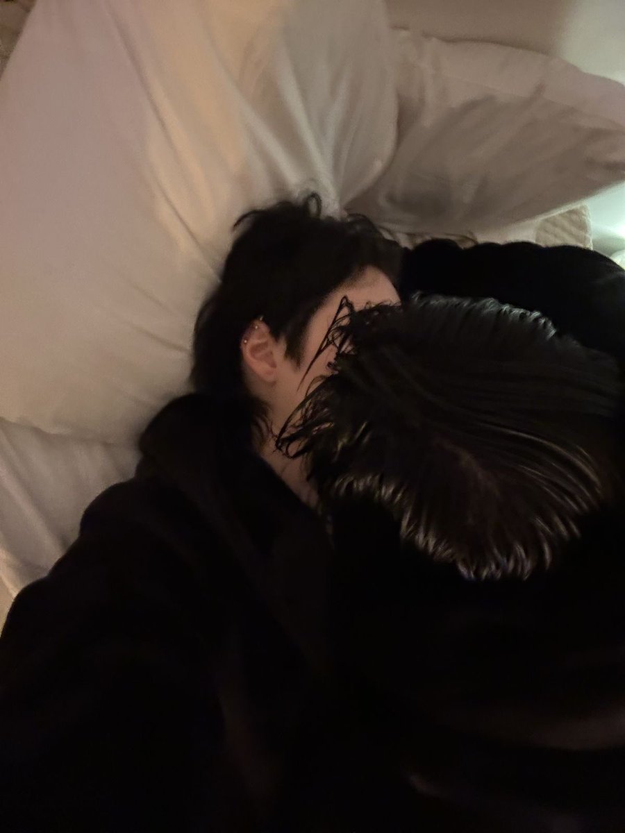 sab 🐈‍⬛ tweet media