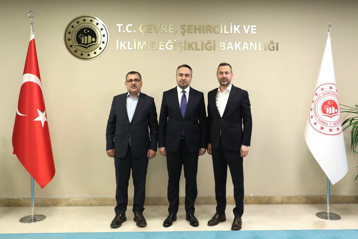 Çevre Şehircilik ve İklim Değişikliği Bakan Yardımcımız Burak Demiralp’i makamında ziyaret ederek, çalışanlarımızın sorunlarını taleplerini kendilerine ilettik.
Sn. Bakanımıza ilgileri için teşekkür ediyorum.