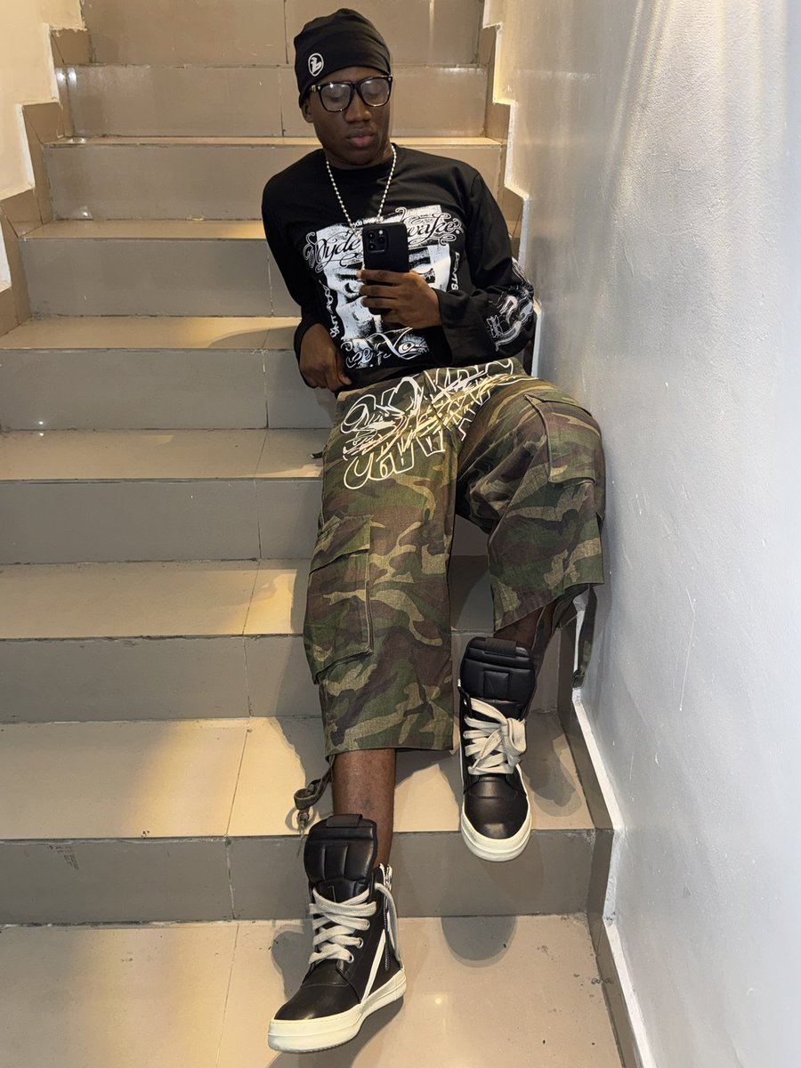 FEZRTW's tweet photo. we2fly https://t.co/6qQ3fuRQdV