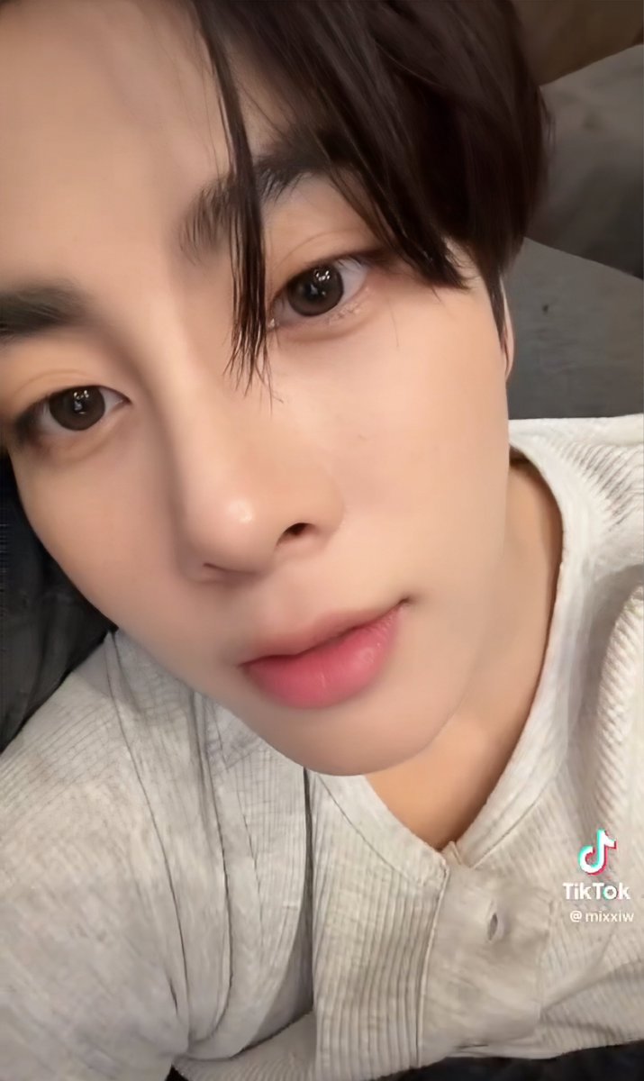 คุณครัวซองต์ของน้องมิกซิวค่ะ | YILOVEY tweet media