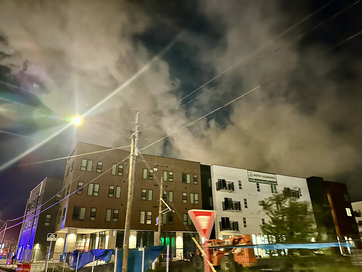 JaxiePidgeon's tweet image. BREAKING NEWS: A massive fire is burning at a Citgo gas station in East Nashville along Dickerson Pike. Flames appear to have started inside the attached convenience store as crews work to get the situation under control. 🔥 @WKRN