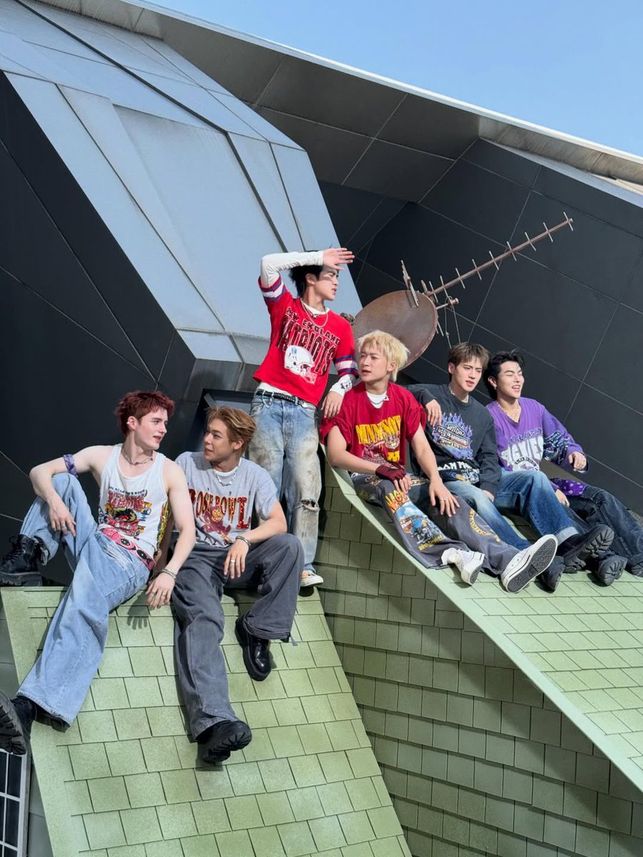 GoldenPhee✨ tweet media