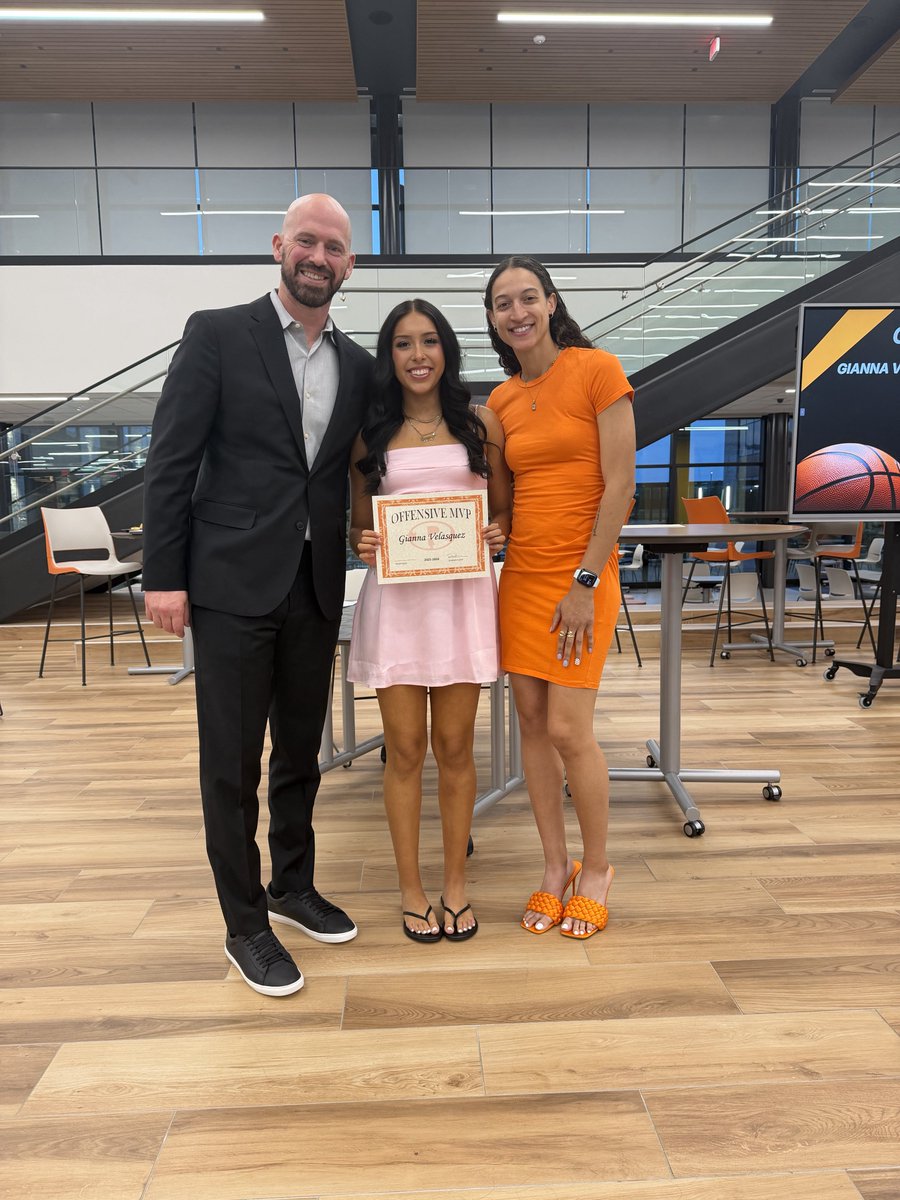 Moises Velasquez tweet media