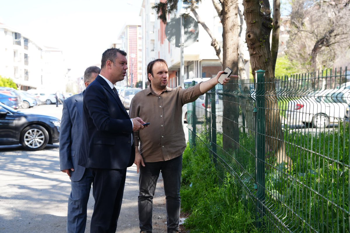 💪🏻 Çorlu’muz için sahadayız, projelerimizi yerinde takip ediyoruz.

🚧 Muhittin Mahallesi Ahmet Piriştina Caddesi’nde sürdürülen yol yapım çalışmaları
🛝 Şeyhsinan Mahallesi Ferdi Zeyrek Parkı
🏗️ Şeyhsinan Mahallesi Kapalı Pazar Yeri proje alanı
🧱 Çobançeşme Mahallesi Cenk Sokak