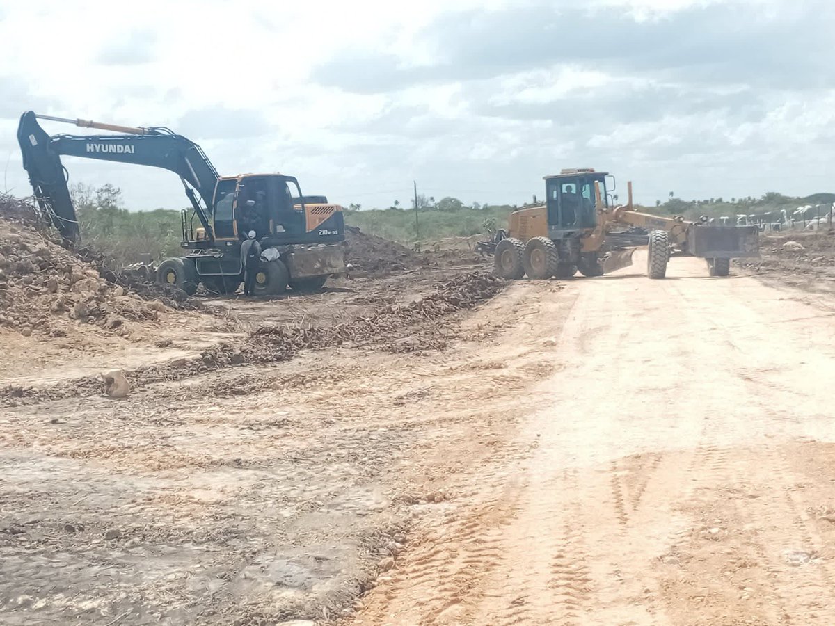 Se continúan los trabajos en el Parque Fotovoltaico Veguita, en el municipio Las Tunas.
#PorLasTunasLaVictoria