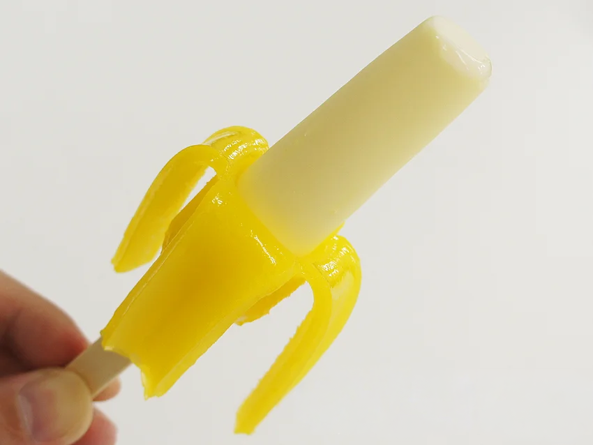 icemania's tweet photo. 【新発売】GOLD STARから“体験型アイス”「皮むきバナナバー」が、東北・関東・東海・近畿の冷凍食品専門店「@ FROZEN」にて、4月13日（月）から発売されます。

「BANNANA」を憶えている人もいるかもしれませんが、ふたたび皮むきバナナアイスが食べられる日が来るとは...。

しかも今回はちゃんとバナナ風味！（BANNANAは、見た目がバナナで、白ブドウ＆バニラ味でした。笑）

価格は158円（税込170円）遊び心あふれる楽しい体験型バナナアイスなので見つけたらぜひGETしましょう。発売が楽しみ🐵🐵🐵🍌🍌🍌✨