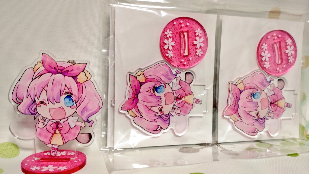 こちらのアクスタ届きました〜思ったよりデカい！！関西コミティアで頒布予定です宜しくお願い致します〜！！