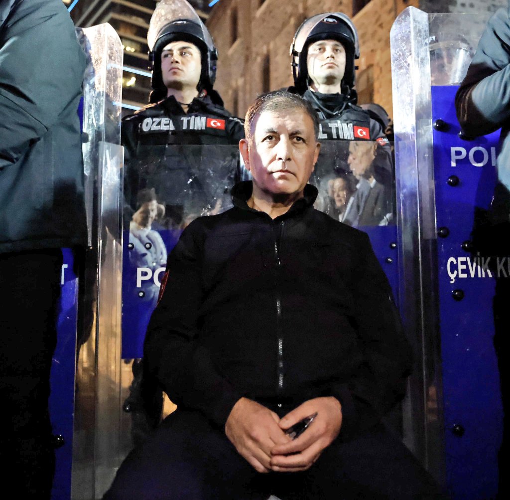 Mrs. M. - Ekrem İmamoğlu'nu Serbest Bırakın tweet media