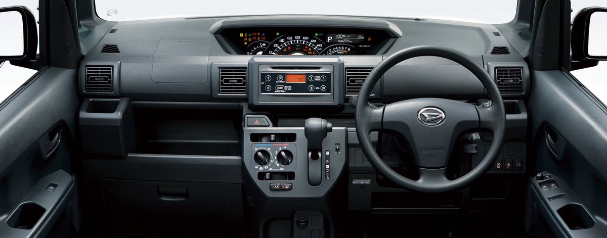 L package tweet media