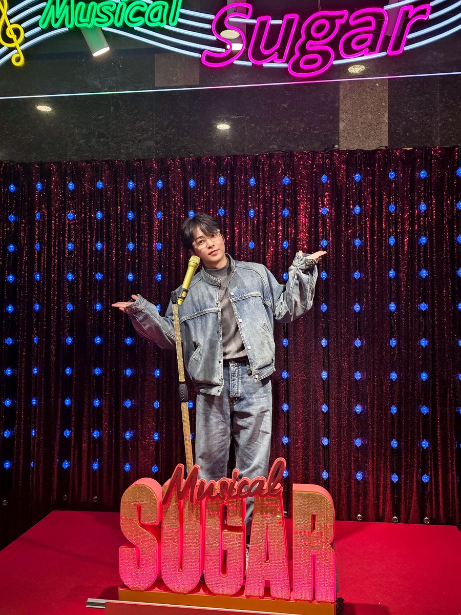 'KNOCK KNOCK!' tweet media