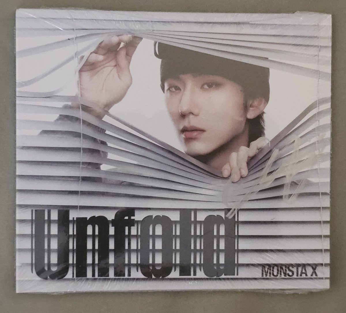 http_monstax's tweet photo. i have been feeling real shite recently and i bought 3 random signed versions of the unfold album and i was hoping SO hard for kihyun and i might be crying a little https://t.co/hBRwd0qj8D