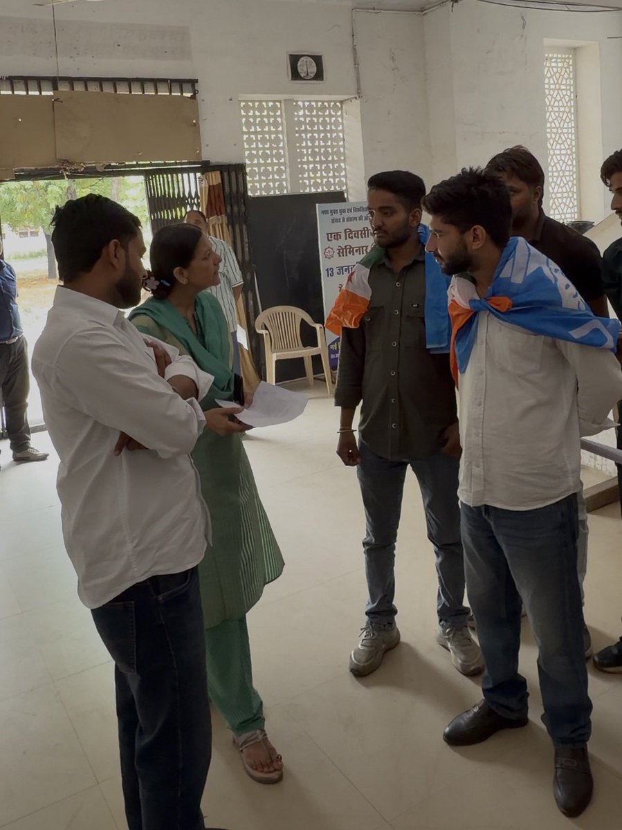 DevendaSanjay's tweet photo. @nsui स्थापना दिवस (5 अप्रैल) के उपलक्ष में @NSUIRajasthan द्वारा आयोजित साप्ताहिक कार्यक्रमों के अंतर्गत आज चोथे दिन सहरिया महाविद्यालय कालाडेरा-जयपुर, में NSUl के साथियो के साथ छात्र-छात्राओं की समस्याओं को लेकर प्राचार्य को ज्ञापन दिया ।
@VinodJakharIN
#sanjaydevendansui https://t.co/DL24Ai6JXK