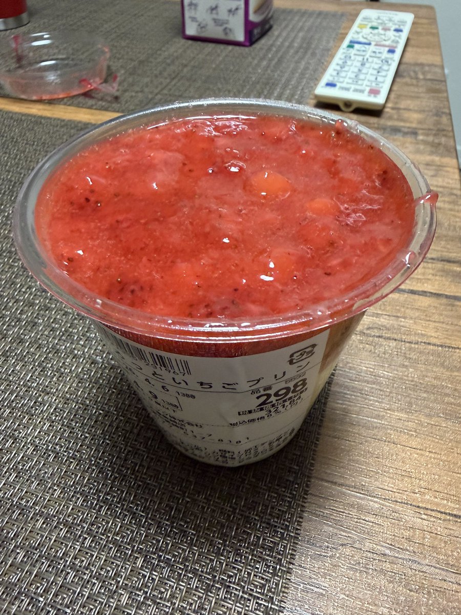 業務スーパーのこのとろっといちごプリン
是非皆さん食べて見て下さい。
うまいうまいうまい
お値段以上の美味しさです。

デパ地下だったらこの大きさだと1000円くらいしそう。
#業務スーパー
#いちごプリン