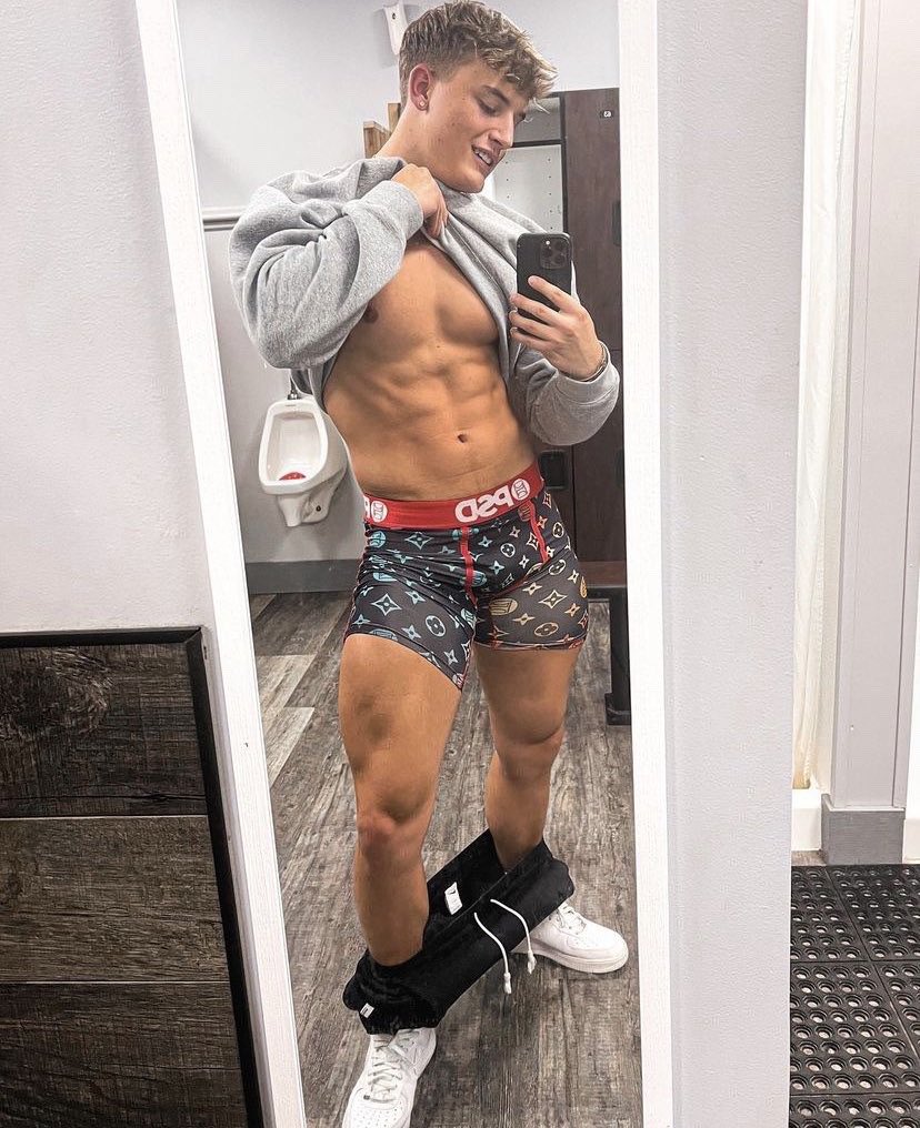 SILVERBACK tweet media