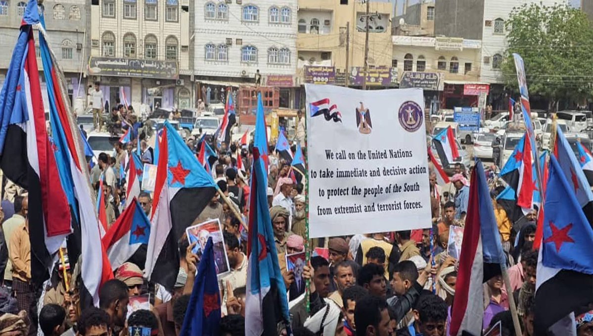 هيجان شعبي في كل محافظات الجنوب تنديدا بالممارسات العدوانية التي تمارسها سلطات الامر الواقع المدعومة سعوديا بالجنوب عامة وحضرموت خاصة  والشعب اذا ثار لن يتوقف فهو بركان قادر على اجتثاث اي قوى والعد التنازلي بدا 
#الجنوب_ينتفض_تضامنا_لحضرموت