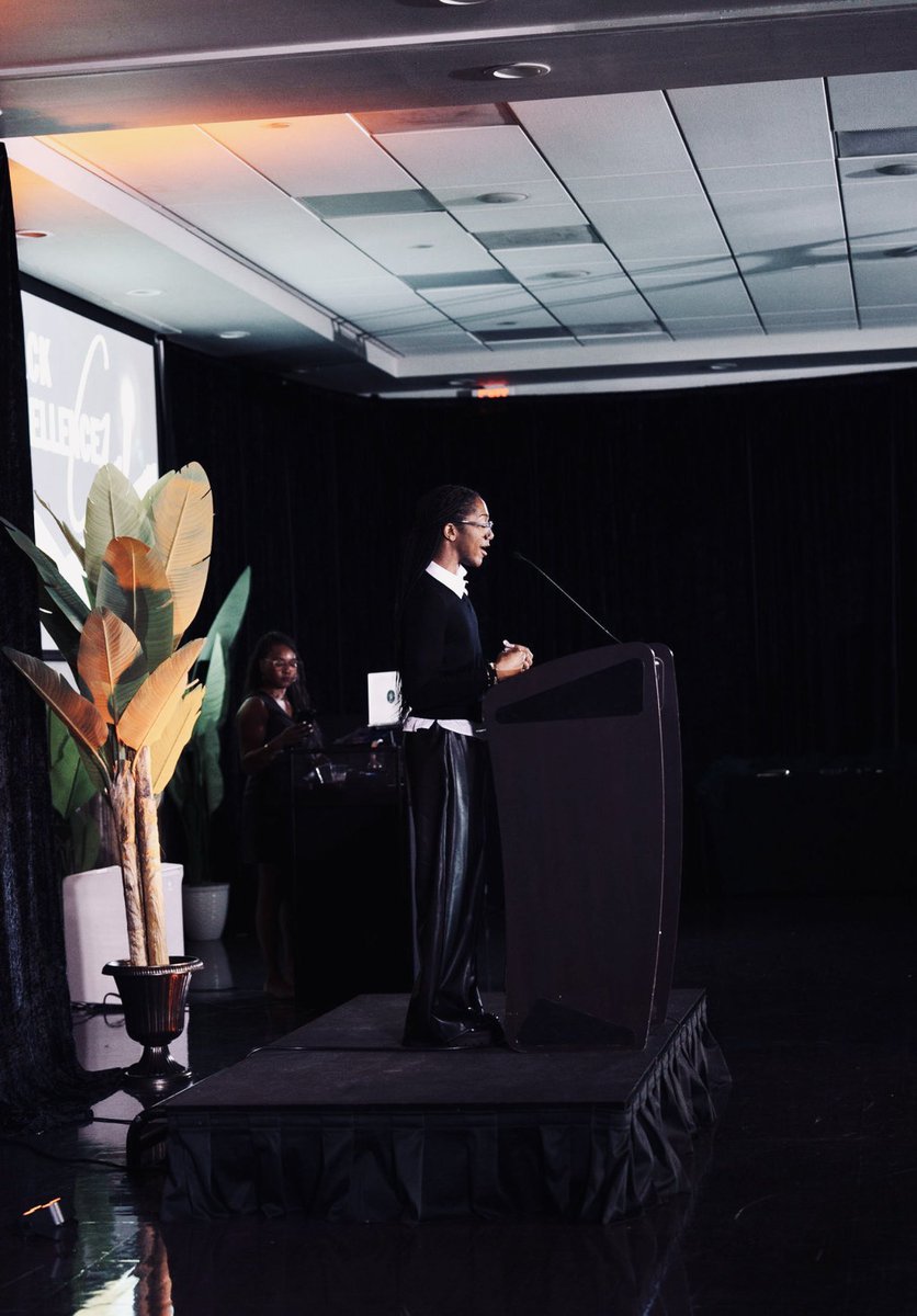 KedontaeCollins's tweet photo. I can do all things through Christ which strengthens me✨🖤. Thank you to Equal Path Solutions for supporting me and asking me to be the student speaker at their #BlackExcellenceGala. https://t.co/X4GMxtnOWH