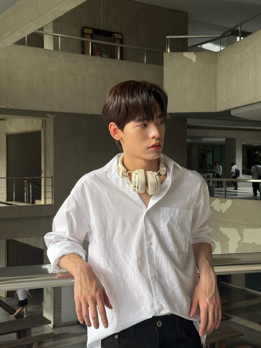 ⠀

         ⠀college (dropout) heartthrob.

 ⠀ ⠀ ⠀ ⠀ ⠀ ⠀ ⠀ ⠀ ⠀ ⠀ ⠀ ⠀ ⠀ ⠀ ⠀ ⠀ ⠀