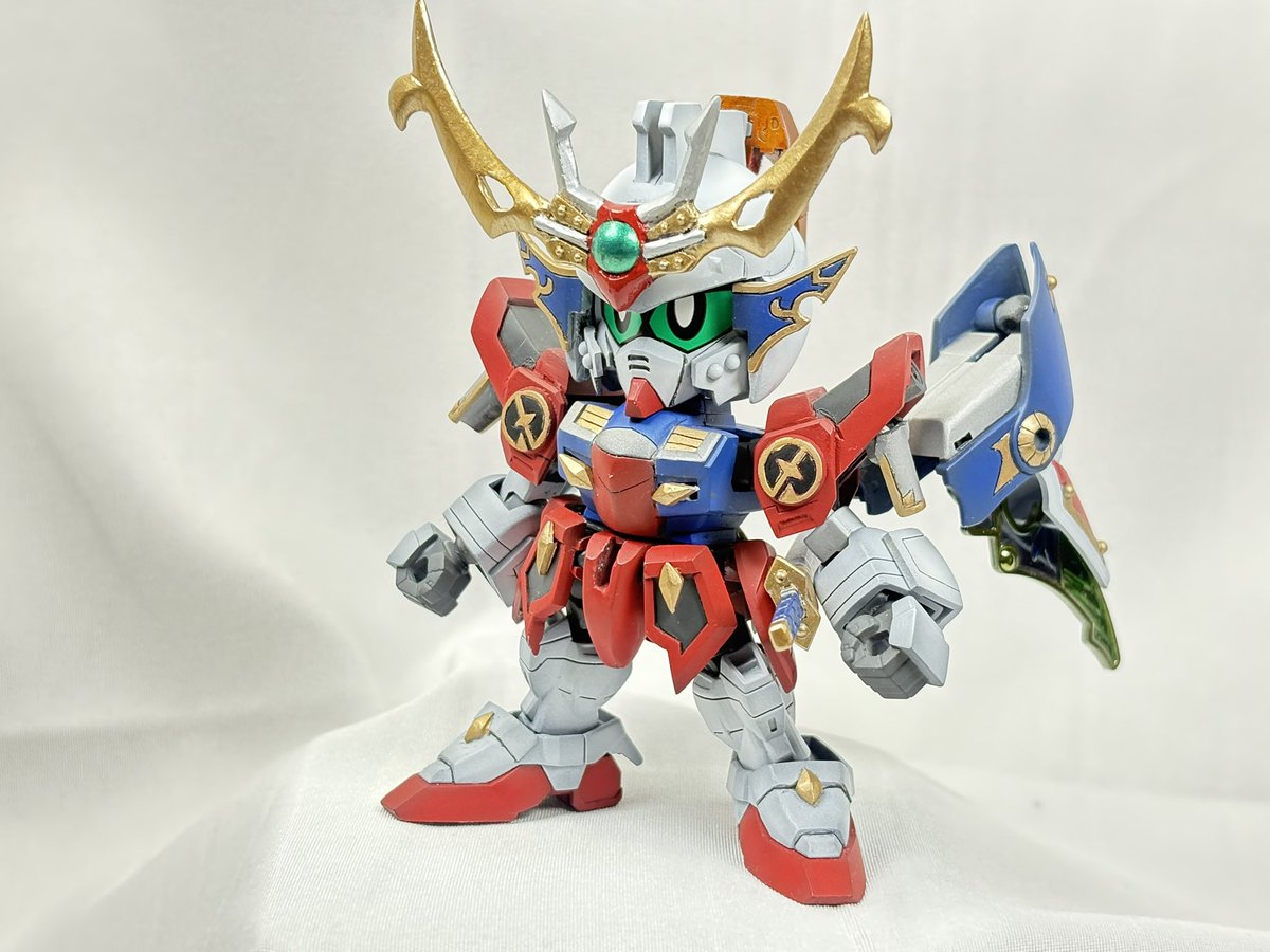 #SDガンダム
#天零頑駄無
#ガンプラ

天零頑駄無完成しました！

せっかくギラギラなんで照明も買って明るく撮影してみました！