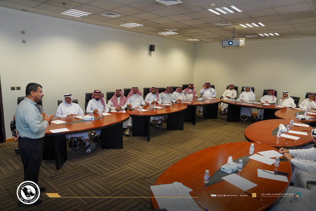 KFU_CMC's tweet photo. #صور📷| 

وكالة الجامعة للخدمات المشتركة تنفّذ برامج تدريبية متخصصة في الأمن والسلامة بالشراكة مع إدارة التعليم بالأحساء. 

#جامعة_الملك_فيصل https://t.co/ar2ZvCrX46