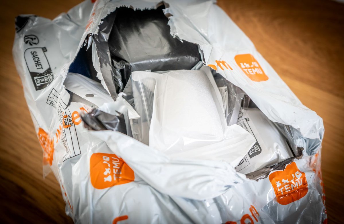 juststyle's tweet image. New research reveals 54% of the UK public backs changes to the #deminimis threshold to stop ultra-cheap products from the likes of #Shein and #Temu flooding the market. 
just-style.com/news/half-of-u…