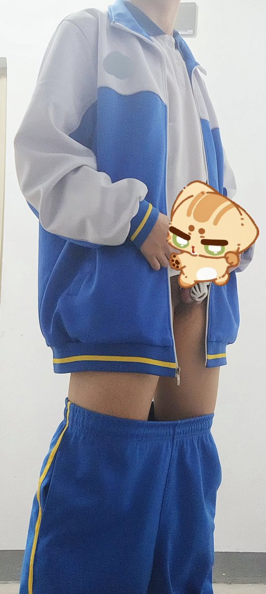 JY_Zion's tweet photo. 《逐渐大胆》
第二次在楼梯间展示锁锁，北方现在还是好冷ᜊ•͈⌔•͈ᜊ
#锁狗 #0m （这条是假的我是1s） #高中生 （这个是真的嘿嘿）
#校服 https://t.co/xhr5Ql1TWd