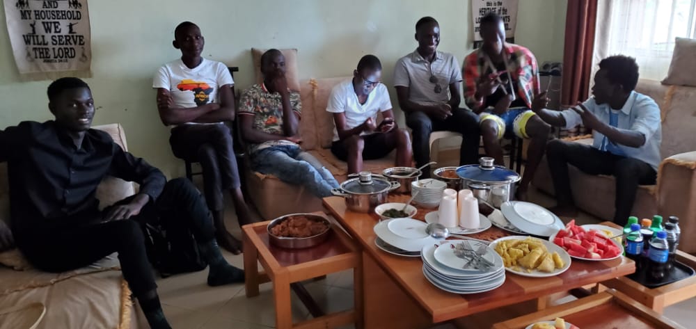 EmmaWangolo's tweet image. Notslagic: In 2022, we were hosted by the Dean school of Media Technology, Dr. Efiti Filliam at his home in Maluku as we were bidding farewell to Campus
#LIU