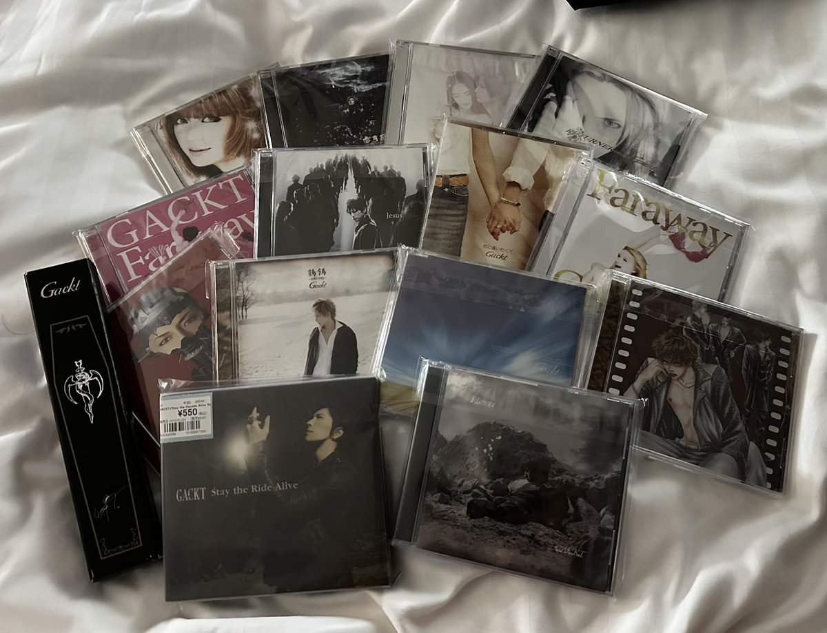 merveilleslover's tweet image. the demon king has blessed me today