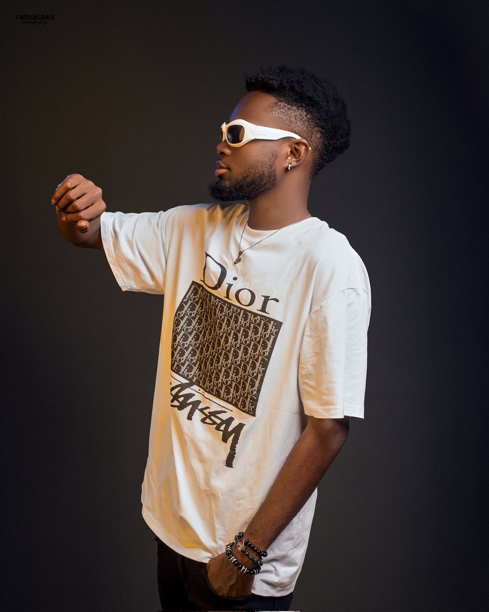 aslachoffical's tweet photo. Music speaks for me.
#FlyDifferent https://t.co/xA9pEdEI7W