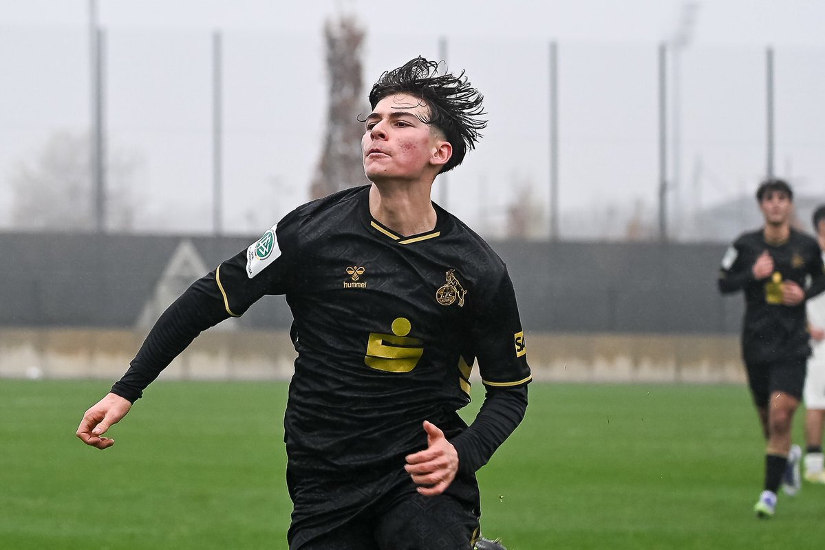 Juventus_Reborn's tweet image. 👀🇮🇹 #Juventus, #Atalanta e #RedBull #Salzburg seguono da vicino Emanuele #Esposito (16), centrocampista dell’Under 17 del #Köln, considerato un talento emergente.

📲 @SkySportDE