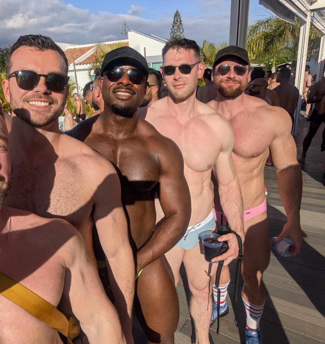 TheHoodedHimbo tweet media