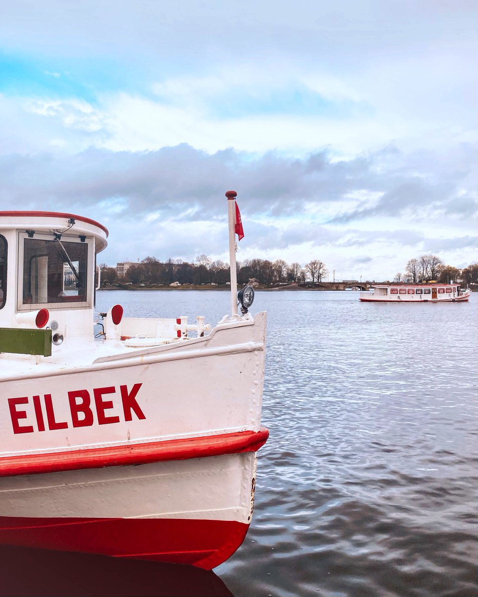 hochbahn's tweet image. Leinen los! Die ATG-Saison ist eröffnet und seit ein paar Tagen schippern die Alsterschipper wieder - den warmen Sonnenstrahlen des #Hamburg​er Frühlings entgegen! 😊

Habt ihr die weiße Flotte schon gesichtet?