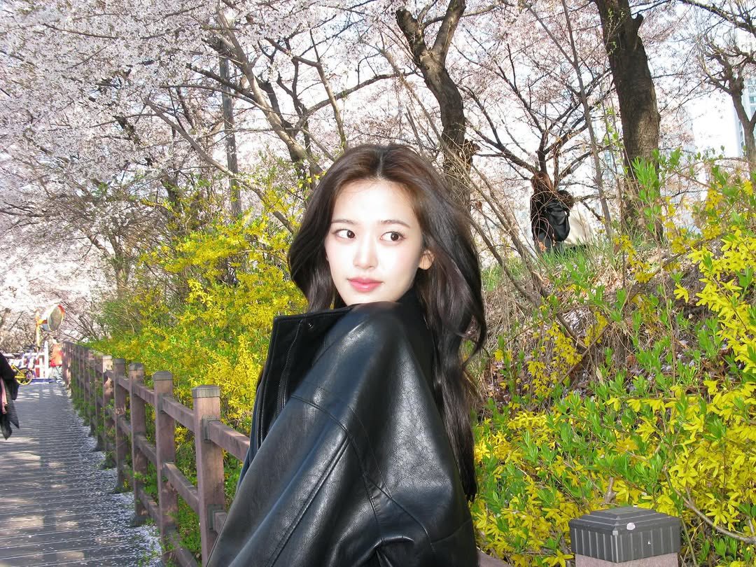 YJ ent• tweet media