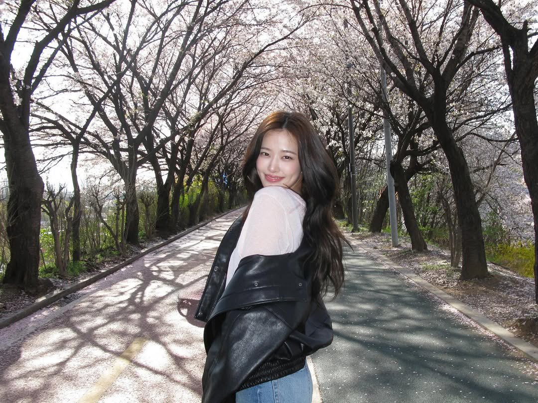 YJ ent• tweet media