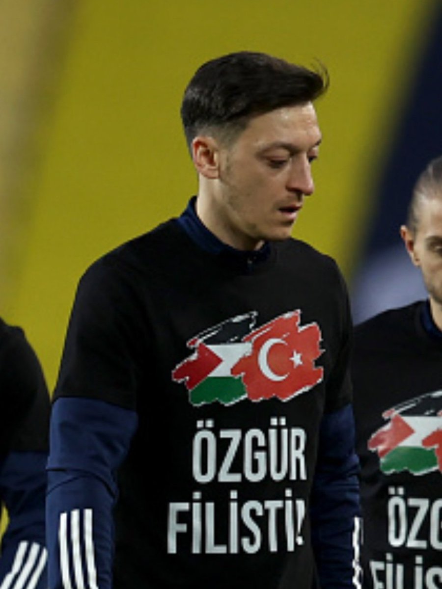 כדורגלן העבר האנטי ישראלי הדוחה מסוט אוזיל שכבר הפיץ בעבר עלילות דם ופייק נגד ישראל ממשיך לעשות את זה- הוא פירסם אצלו באינסטגרם:  "12 אלף אסירים פלסטינים נידונו למוות תוך 90 יום, מתוכם 4,000 הם ילדים. בגלל שרצו לחיות במולדתם, בגלל שהגנו על אדמותיהם הכבושות... במשך 78 שנים נהרגו